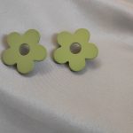 گوشواره چوبی شکوفه سبز رنگ