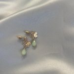 گوشواره پروانه ای با نگین سنگی سبز