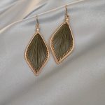 گوشواره آویز اشکی با دیزاین نخ ابریشم سبز یشمی